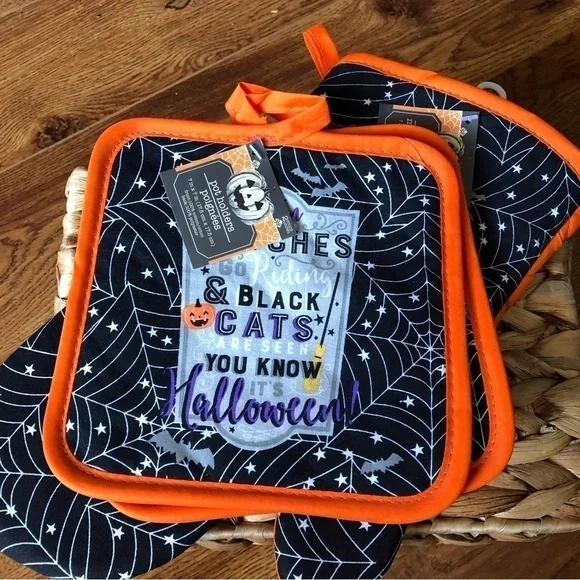 Halloween Oven Mitt & Pot Holders 3pc set - Picture 2 of 3